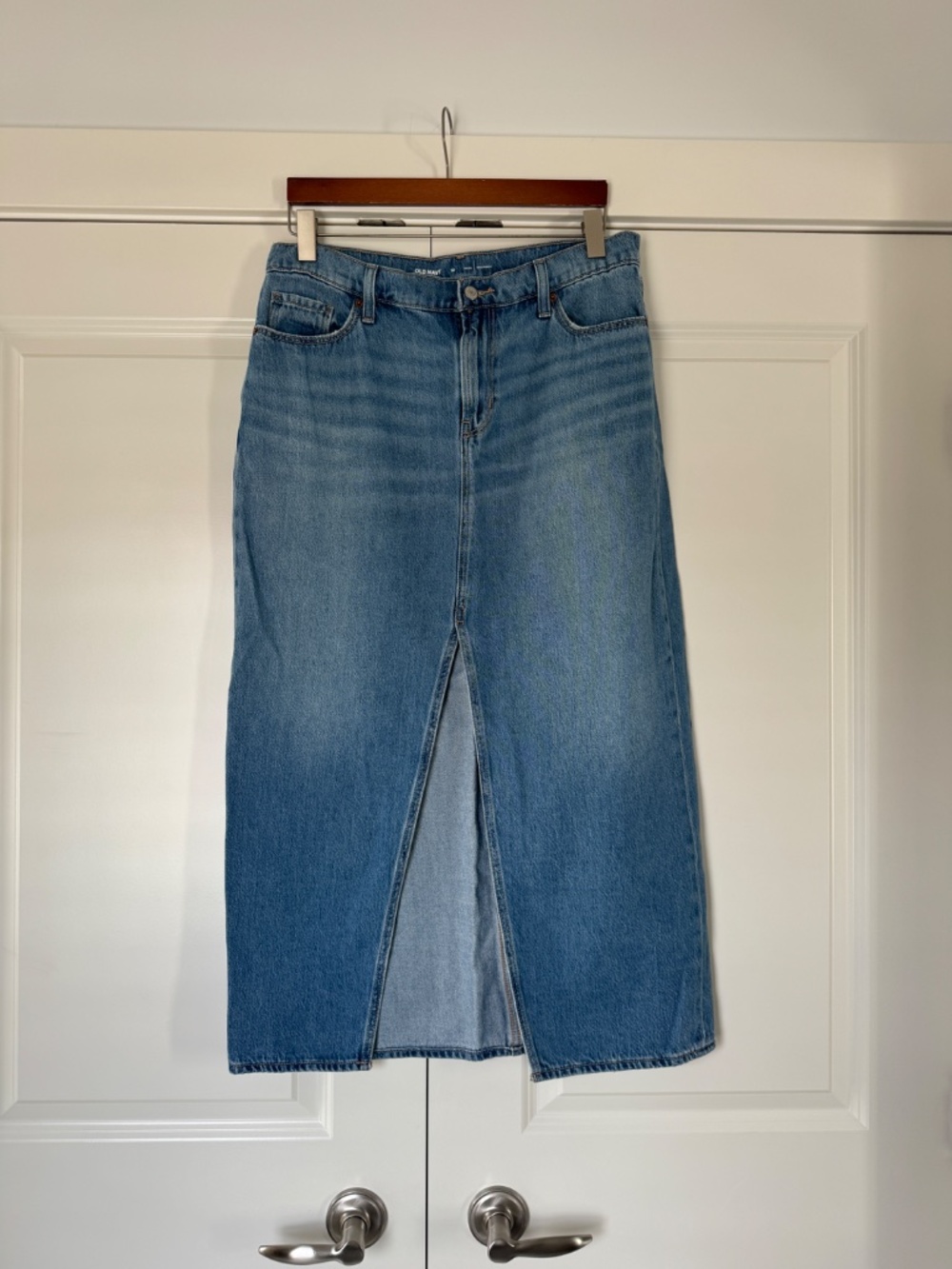 LIKE NEW Size 10 Ladies Old Navy Midi Denim Skirt, Casual Clothes, Bottoms